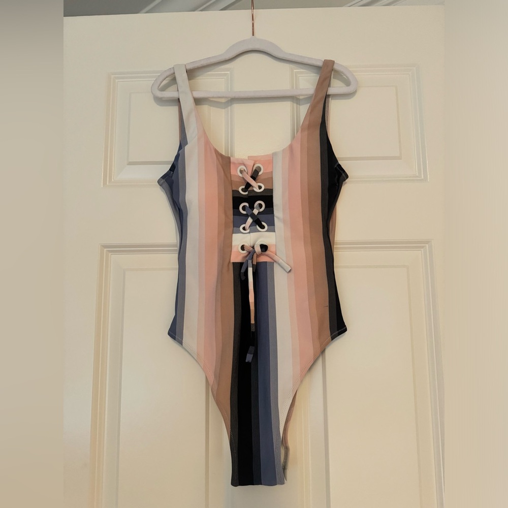 WOMENS size 6 Gottex stripe swimsuit